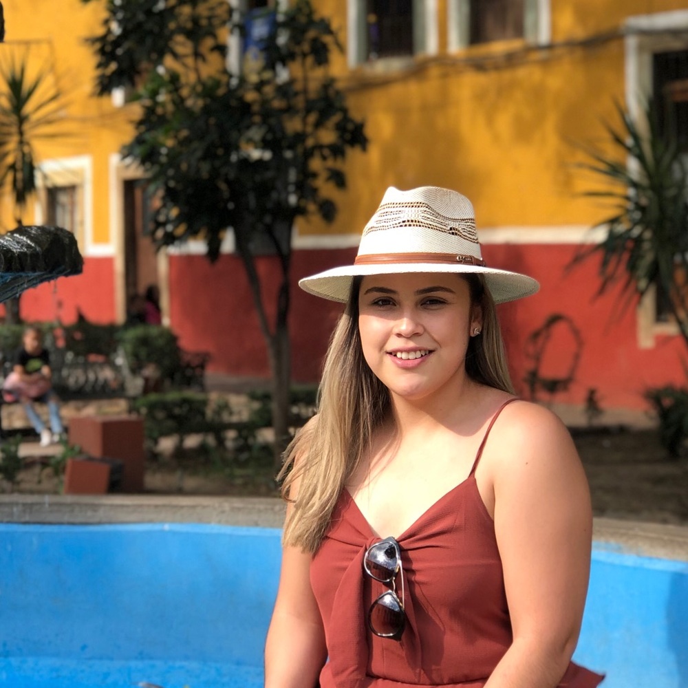 Meet your Posher, Estefany